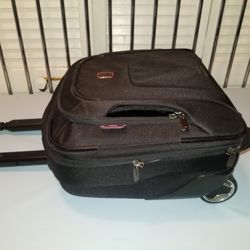 Tumi small luggage Black wheeled bag telescopic